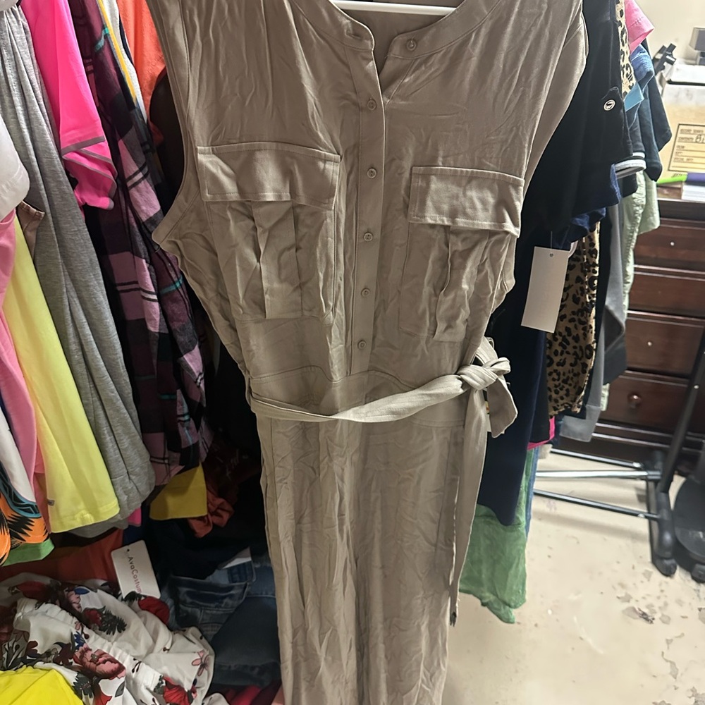 Simply Vera Vera Wang Tan Button-Up Top